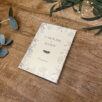 Sur carton ivoire métallisé. Faire-part pochette de la collection Viti Levu, nature et florale
